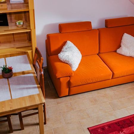 Niki Apartman Gyula Esterno foto