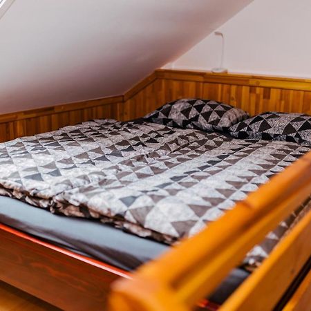 Niki Apartman Gyula Esterno foto