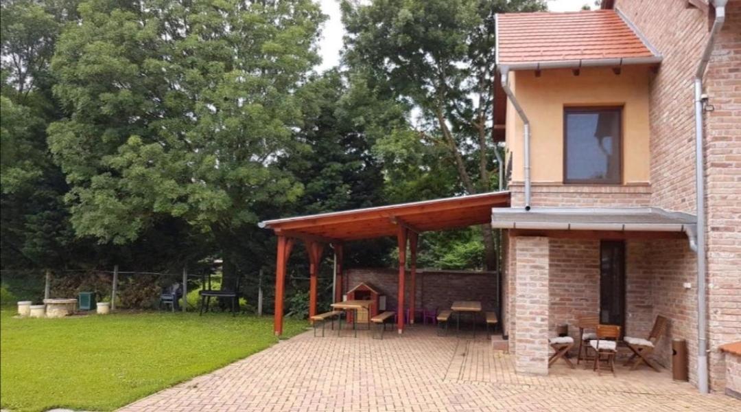 Niki Apartman Gyula Esterno foto