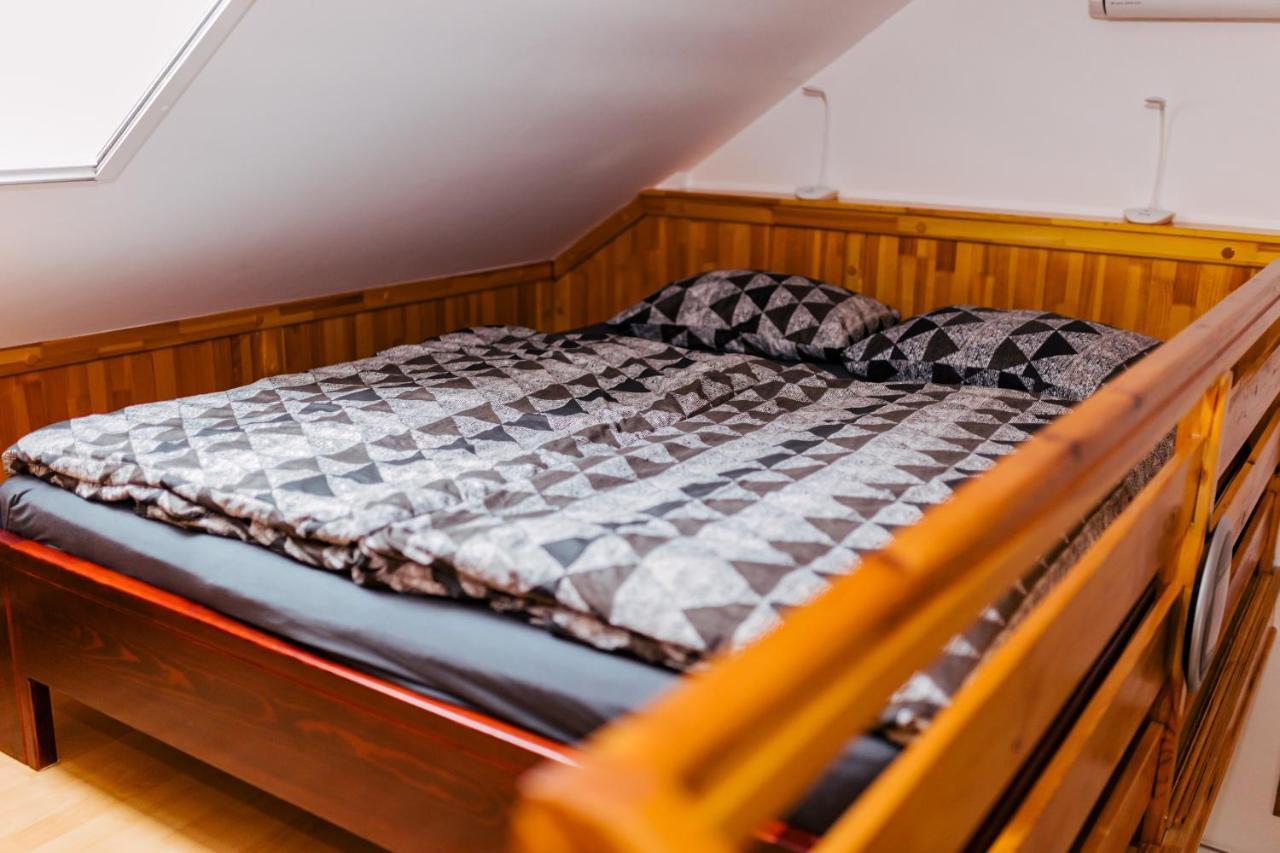 Niki Apartman Gyula Esterno foto