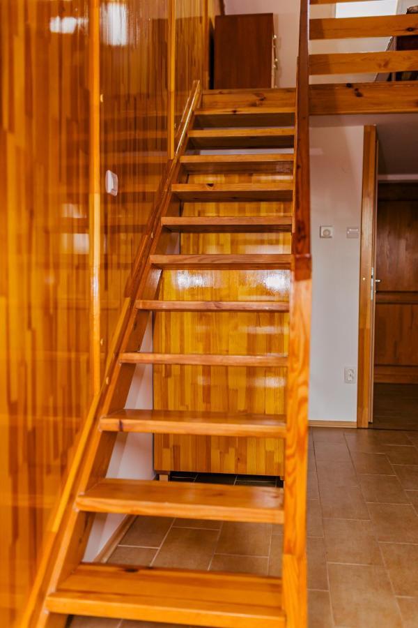 Niki Apartman Gyula Esterno foto