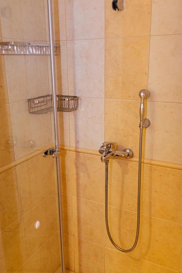 Niki Apartman Gyula Esterno foto