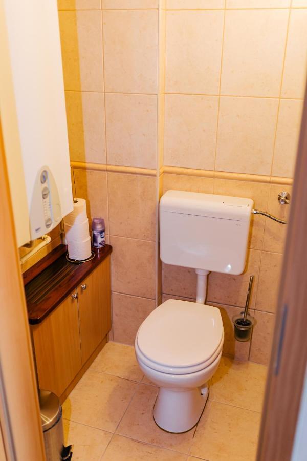 Niki Apartman Gyula Esterno foto